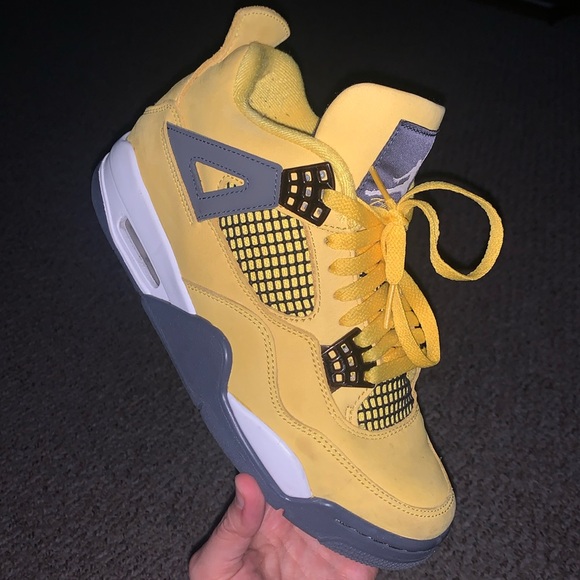 Men’s Nike Air Jordan 4 Retro - Lightening 2021 - Picture 1 of 6